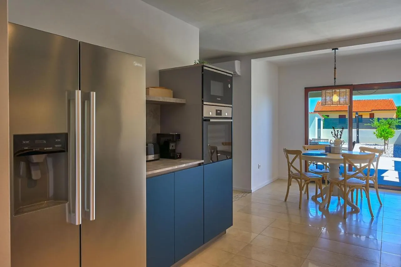 Apartment Zala With Private Pool Liznjan