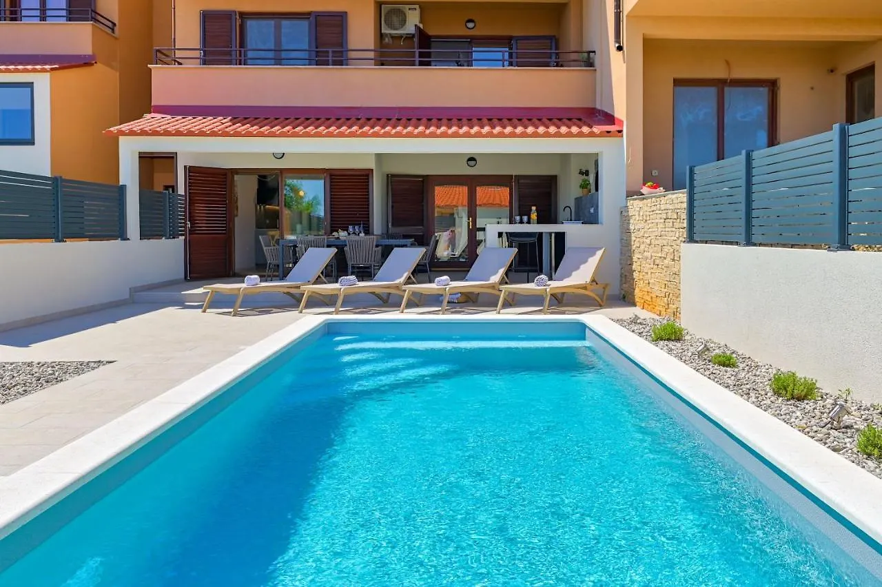 Apartment Zala With Private Pool Liznjan