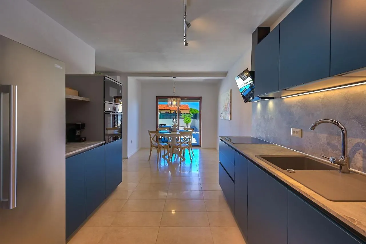 Apartment Zala With Private Pool Liznjan