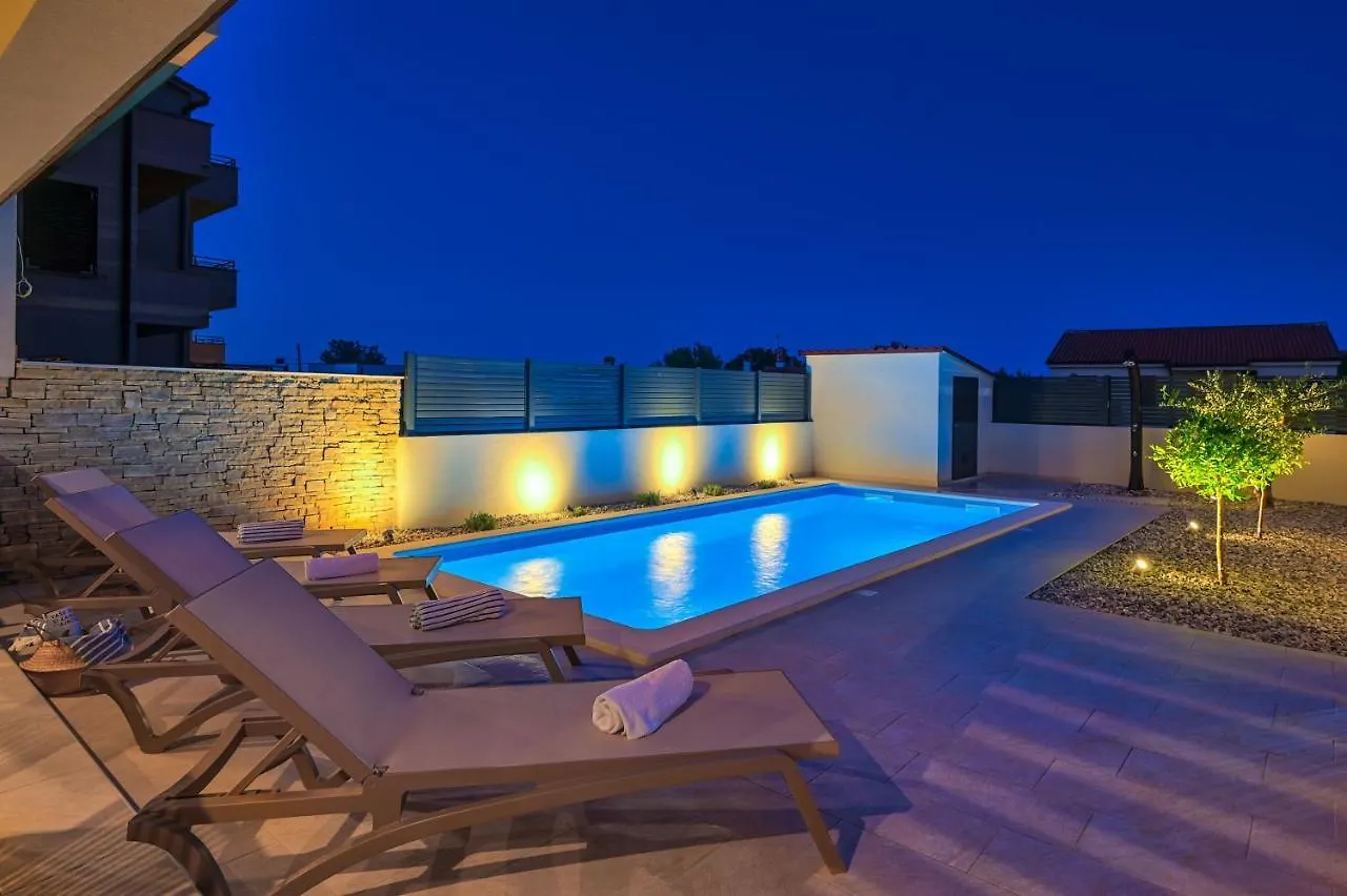 Apartment Zala With Private Pool Liznjan
