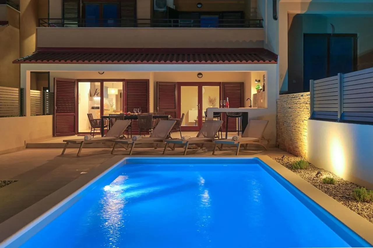 Apartment Zala With Private Pool Liznjan Croatia